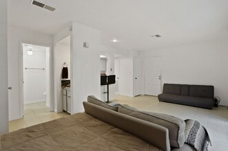 3701 Colonial Dr in Modesto, CA - Building Photo - Building Photo