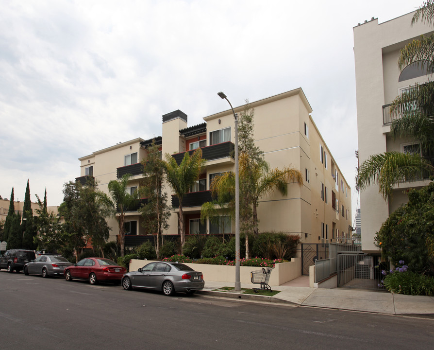 1235 Granville Ave in Los Angeles, CA - Foto de edificio