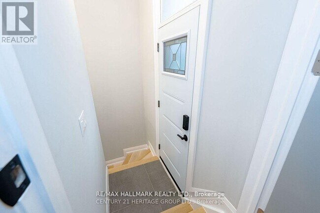 77 Richardson Dr in Aurora, ON - Building Photo - Building Photo