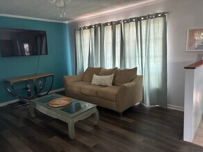 931 Florida Ave in Palm Harbor, FL - Building Photo - Building Photo