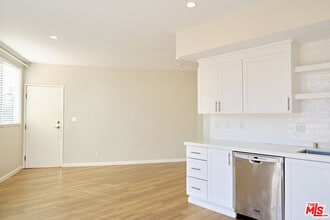 842 11th St in Santa Monica, CA - Building Photo - Building Photo