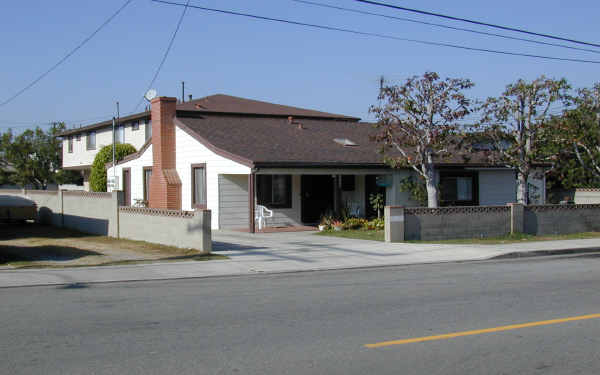 2331 Orange Ave in Costa Mesa, CA - Building Photo - Building Photo