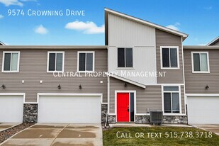 9574 Crowning Dr in West Des Moines, IA - Building Photo