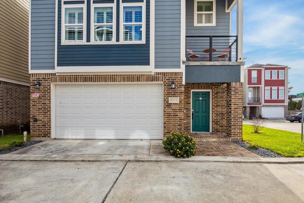 2117 Oatfield Dr in Houston, TX - Foto de edificio