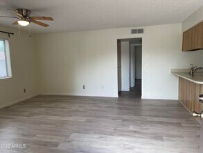 1023 N Granite Reef Rd in Scottsdale, AZ - Foto de edificio - Building Photo