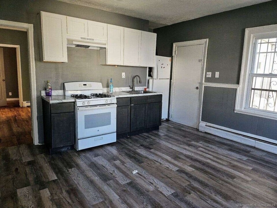 273 Lexington Ave in Bridgeport, CT - Building Photo