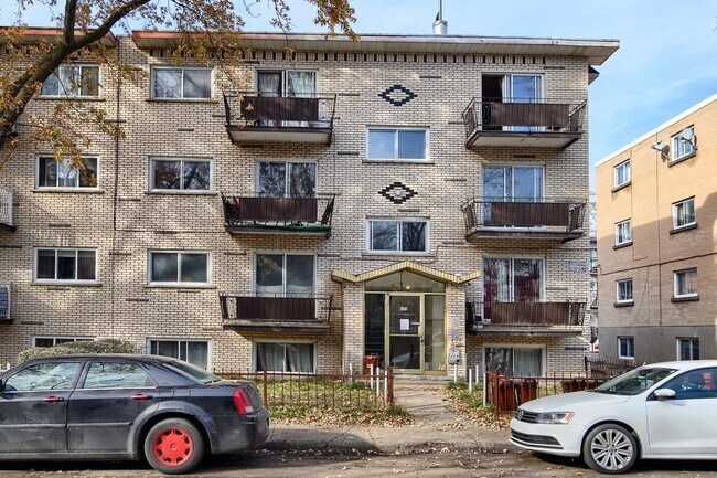 6371 Rue Pascal in Montréal, QC - Building Photo - Building Photo