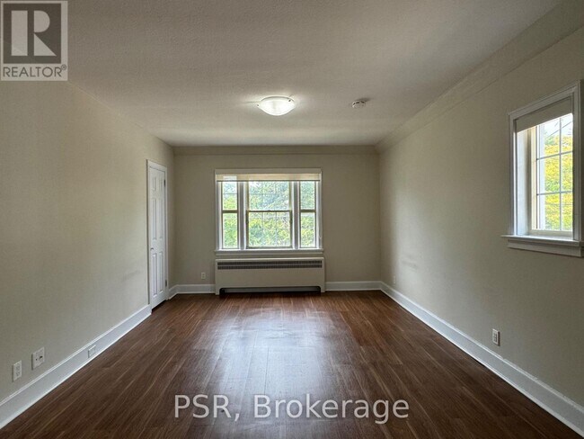 1353 Bayview Ave in Toronto, ON - Building Photo - Building Photo