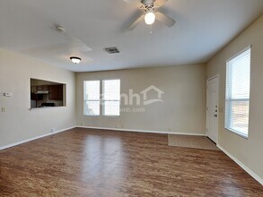 6013 Midcrown Dr in San Antonio, TX - Building Photo - Building Photo