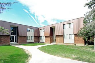 Pines Lapeer West Apartments in Lapeer, MI - Building Photo - Building Photo