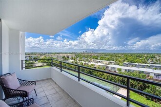2500 Parkview Dr in Hallandale Beach, FL - Building Photo - Building Photo