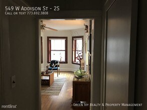 549 W Addison St in Chicago, IL - Building Photo - Building Photo