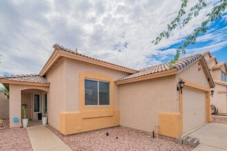 15305 W Banff Ln in Surprise, AZ - Foto de edificio - Building Photo