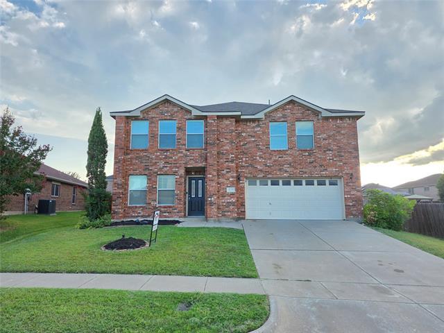 8138 Mossberg Dr in Arlington, TX - Building Photo