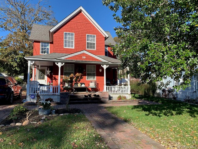 29 Northridge St in Patchogue, NY - Building Photo - Building Photo