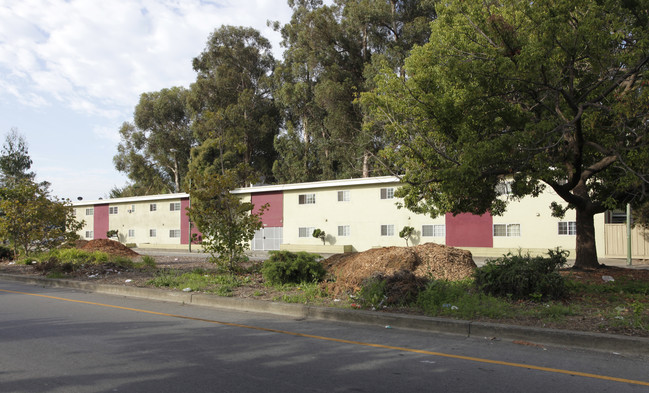 7867 Bancroft Ave in Oakland, CA - Building Photo - Building Photo