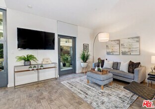 13045 Pacific Promenade in Los Angeles, CA - Building Photo - Building Photo