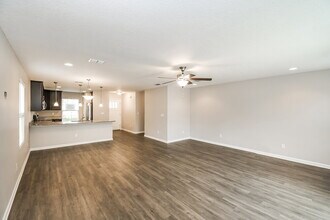 5325 Lacy Jane Way in Jacksonville, FL - Foto de edificio - Building Photo