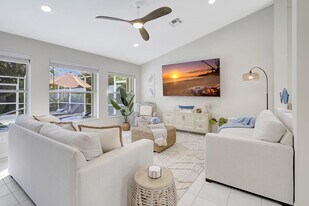 6726 Sloane Pl in Naples, FL - Building Photo