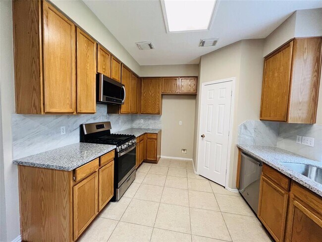 11006 Hunting Path Ct in Houston, TX - Building Photo - Building Photo