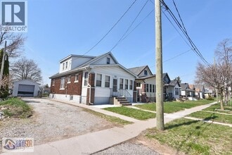 769 McKay Ave in Windsor, ON - Foto de edificio - Building Photo
