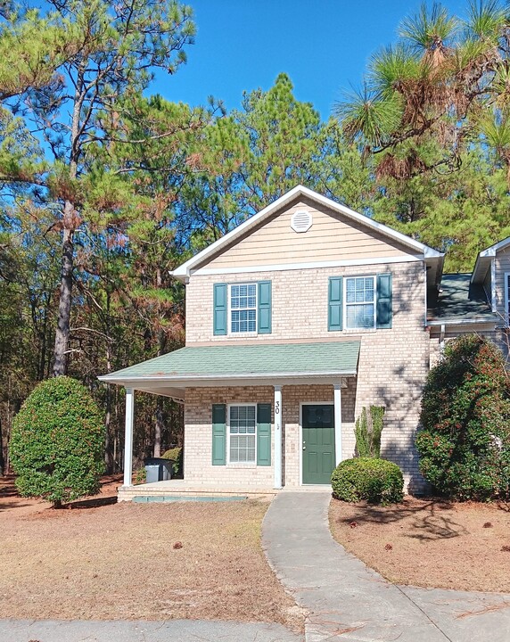 Abingdon Square Townhomes and Apartments in Pinehurst, NC - Foto de edificio