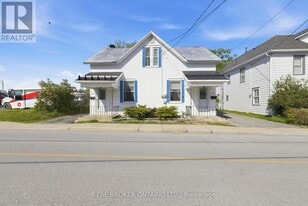 33 Victoria St in Carleton Place, ON - Building Photo