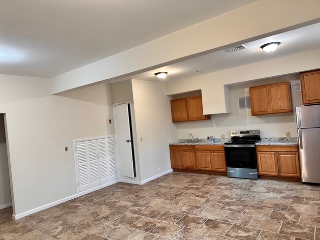 15 Cottage Rd in Hopewell Junction, NY - Foto de edificio - Building Photo