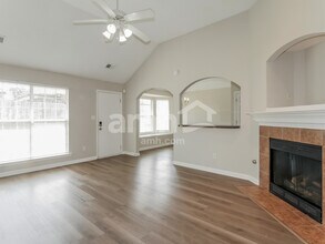 1402 Carlton Ridge Dr in Cordova, TN - Building Photo - Building Photo