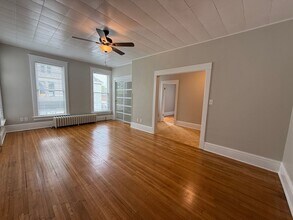 1105 E Jefferson St in Bloomington, IL - Building Photo - Building Photo