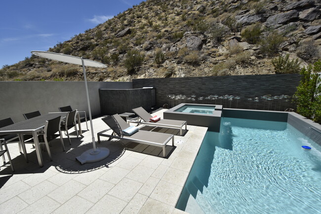 1231 Surrey Ln in Palm Springs, CA - Building Photo - Building Photo