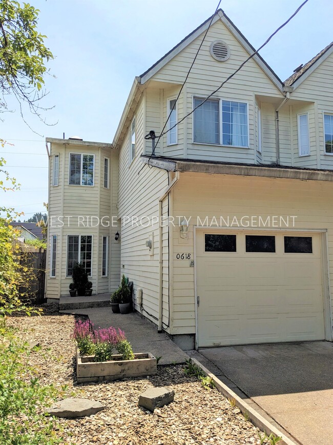 property at 618 S Texas St.
