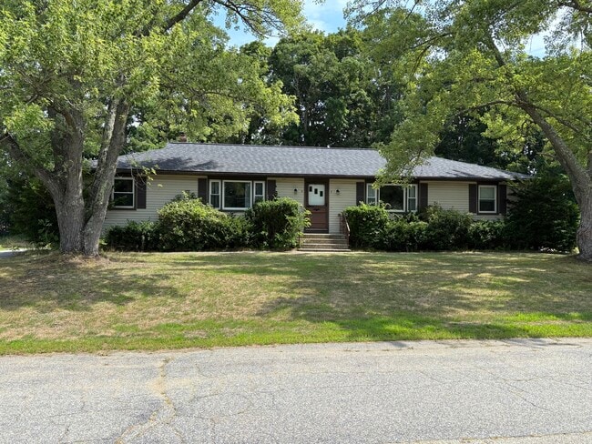 5 Locust Rd, Unit Left Side