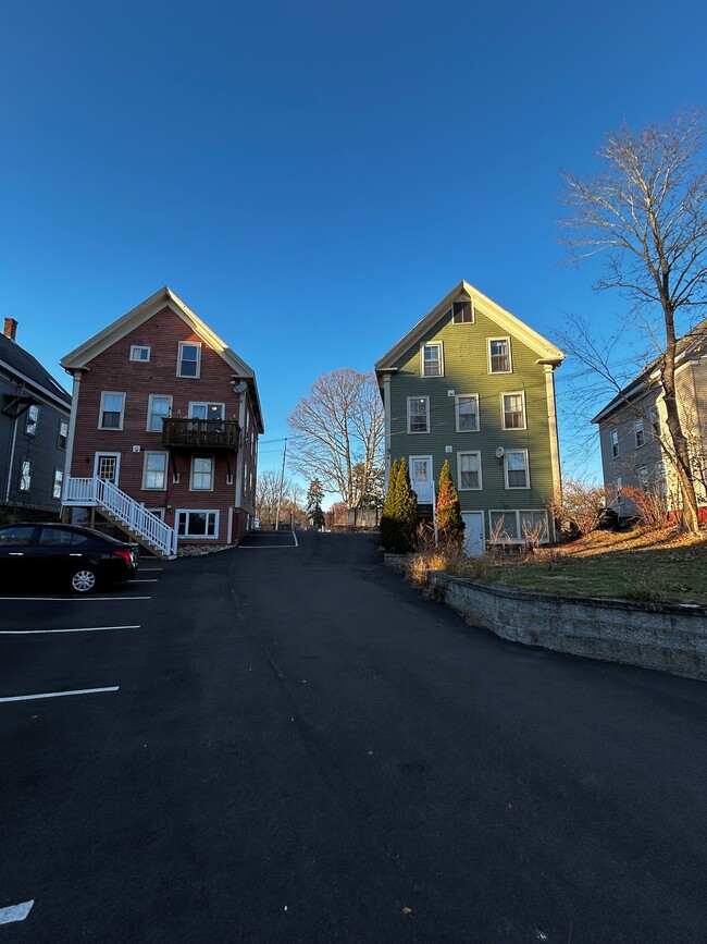 55 Hale St, Unit 55HaleStreet Unit 1 in Beverly, MA - Building Photo - Building Photo