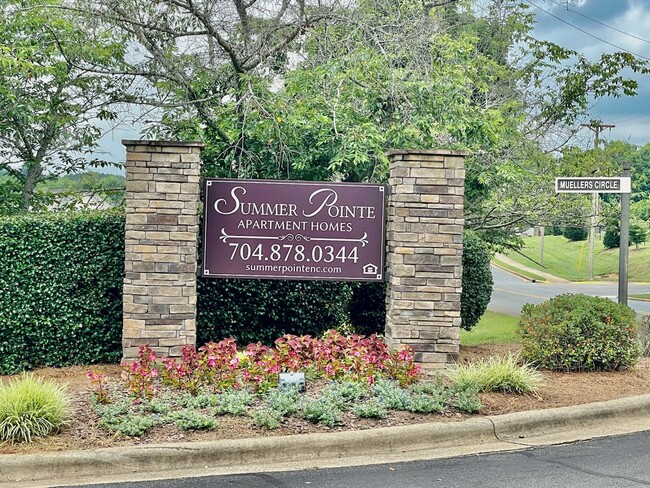 Summer Pointe Apartment Homes in Statesville, NC - Foto de edificio - Building Photo