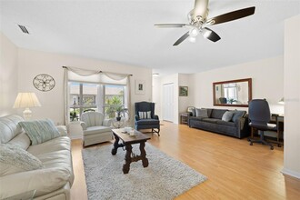 301 Faircross Cir in Sun City Center, FL - Building Photo - Building Photo