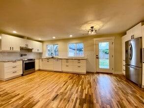 12615 SE 170th St in Renton, WA - Building Photo - Building Photo