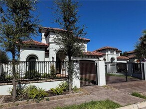 4 Pecan Ave in McAllen, TX - Building Photo - Building Photo