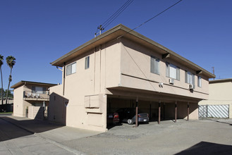 730 Maple St in La Habra, CA - Foto de edificio - Building Photo