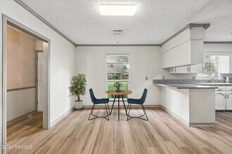 301 Estainville Ave in Lafayette, LA - Building Photo - Building Photo