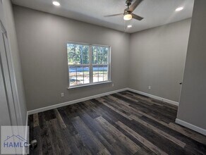 275 Myrtle Ave in Jesup, GA - Foto de edificio - Building Photo