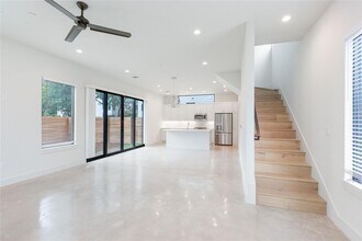 1116 Walton Ln in Austin, TX - Building Photo - Building Photo