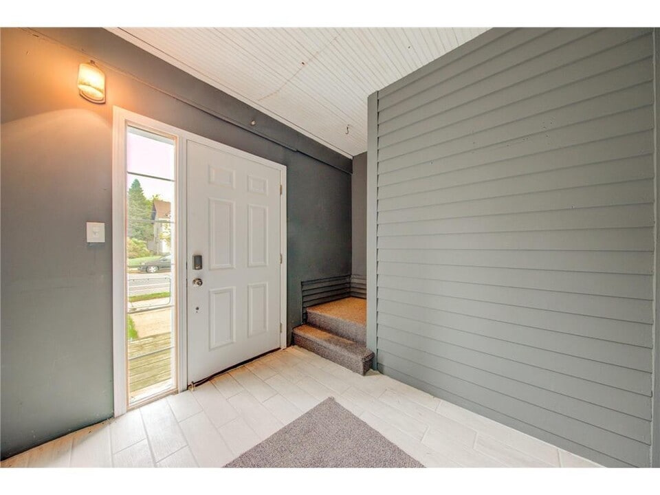 921 W 36th St in Minneapolis, MN - Building Photo