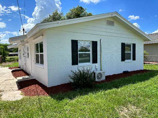 310 Walnut St in Auburndale, FL - Building Photo - Building Photo