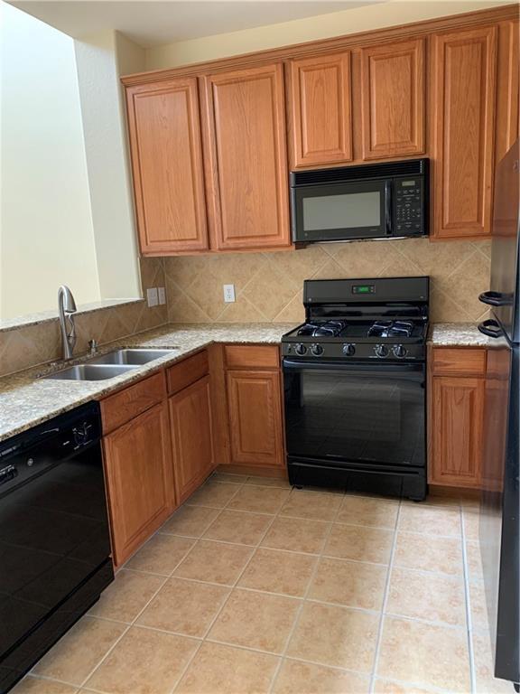 7708 San Felipe Blvd in Austin, TX - Foto de edificio - Building Photo