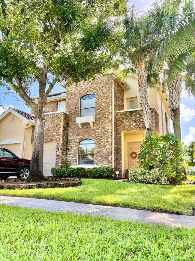 3558 Collonade Dr in Wellington, FL - Building Photo - Building Photo