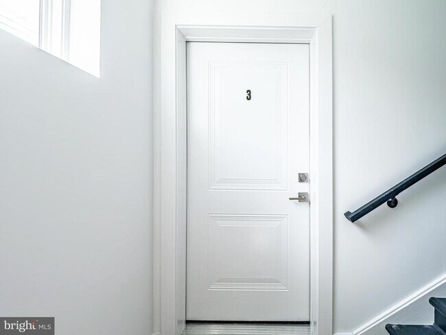 property at 2403 W Thompson St