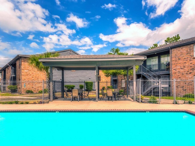 Verandas at Bear Creek in Houston, TX - Building Photo - Building Photo