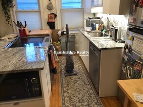 229 Harvard St in Cambridge, MA - Foto de edificio - Building Photo