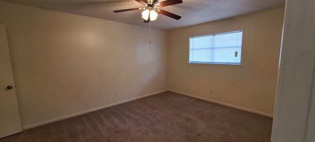 58 TX-75 in Huntsville, TX - Building Photo - Building Photo